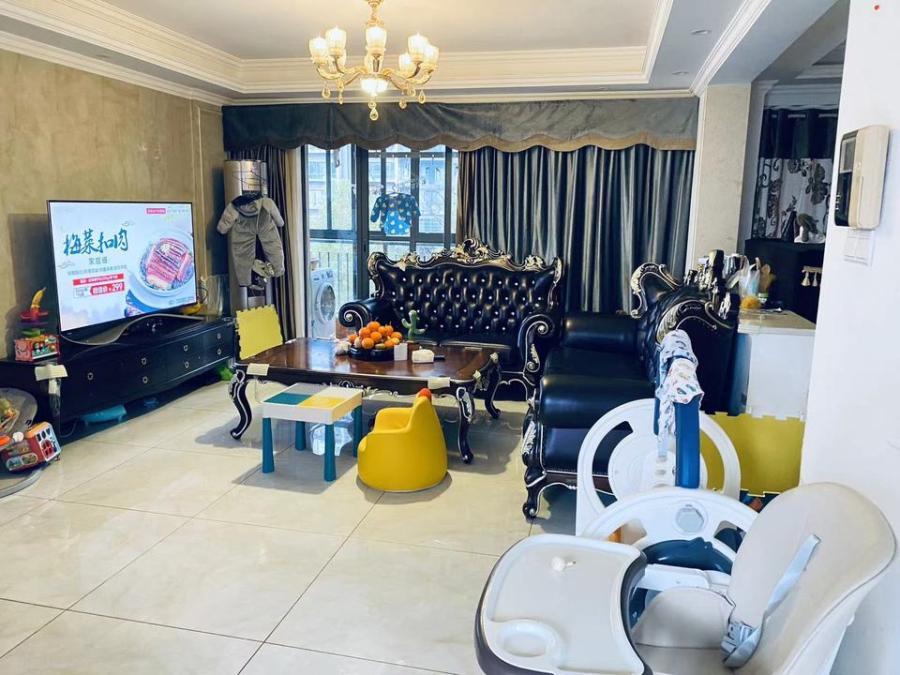 恒基凱旋門(mén)法拍房2期17、18棟402號(hào)