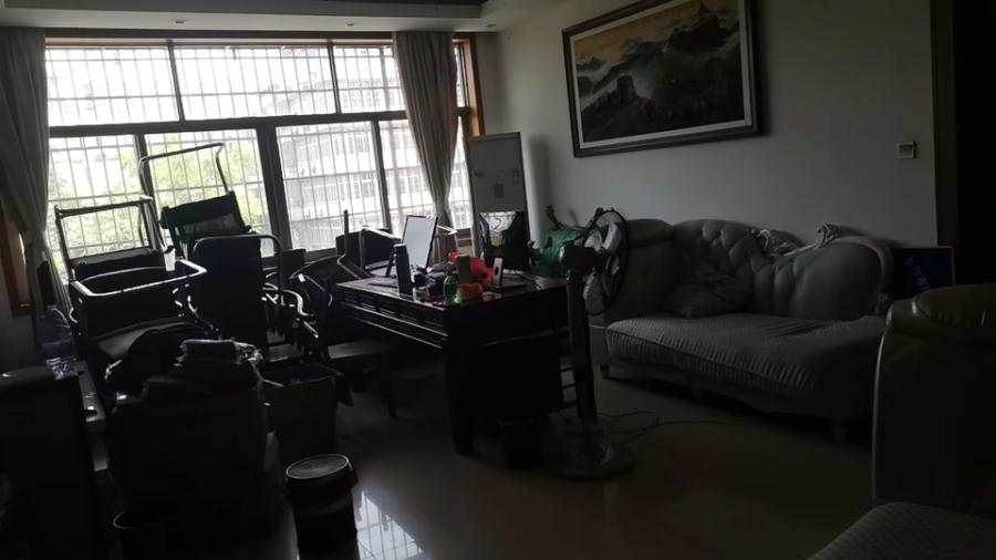 洞井商貿城法拍房16區(qū)27號301房