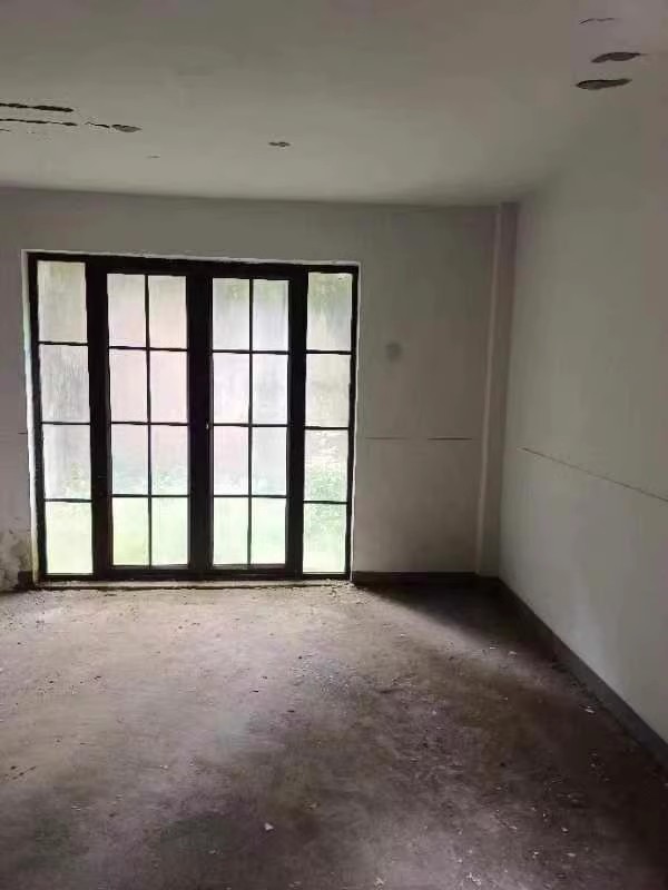 融科檀香山法拍房12棟101號房屋及2個(gè)車位（車位號108、109）和地下室