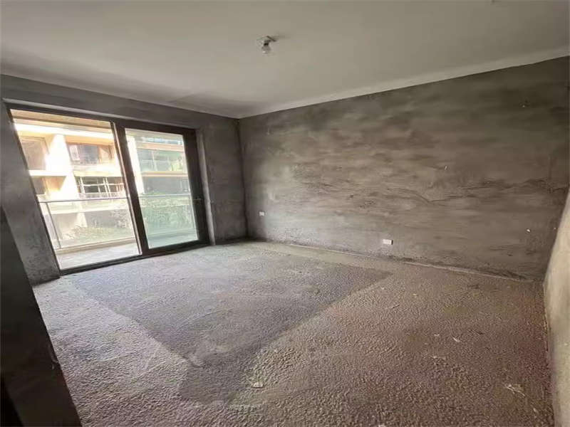 綠地麓湖郡（麓湖山居）法拍房V-53棟106房及所在地下室和負一樓兩個車位使用權(quán)（疊墅）