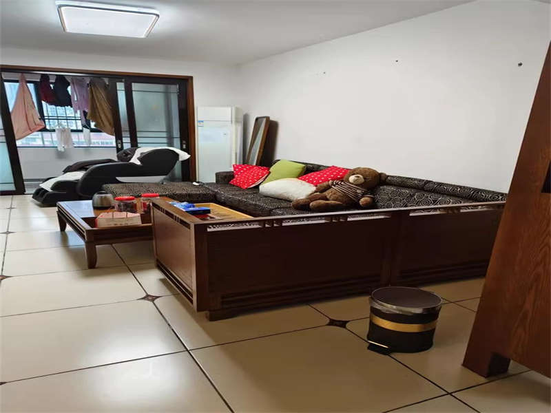 同發(fā)南國(guó)新城法拍房A、B、C、D棟1316號(hào)房產(chǎn)及室內(nèi)家具家電