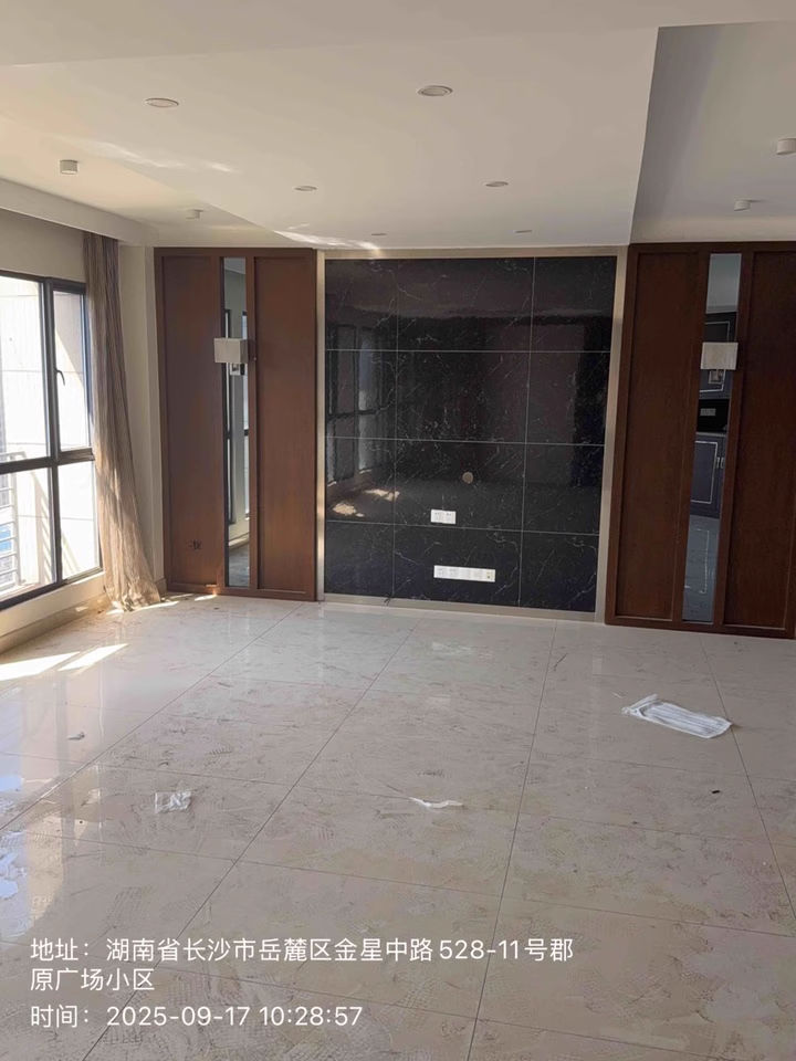 郡原廣場(chǎng)（郡原生活廣場(chǎng)）法拍房4棟2304房屋和車位號(hào)為-1148、-1149地下停車